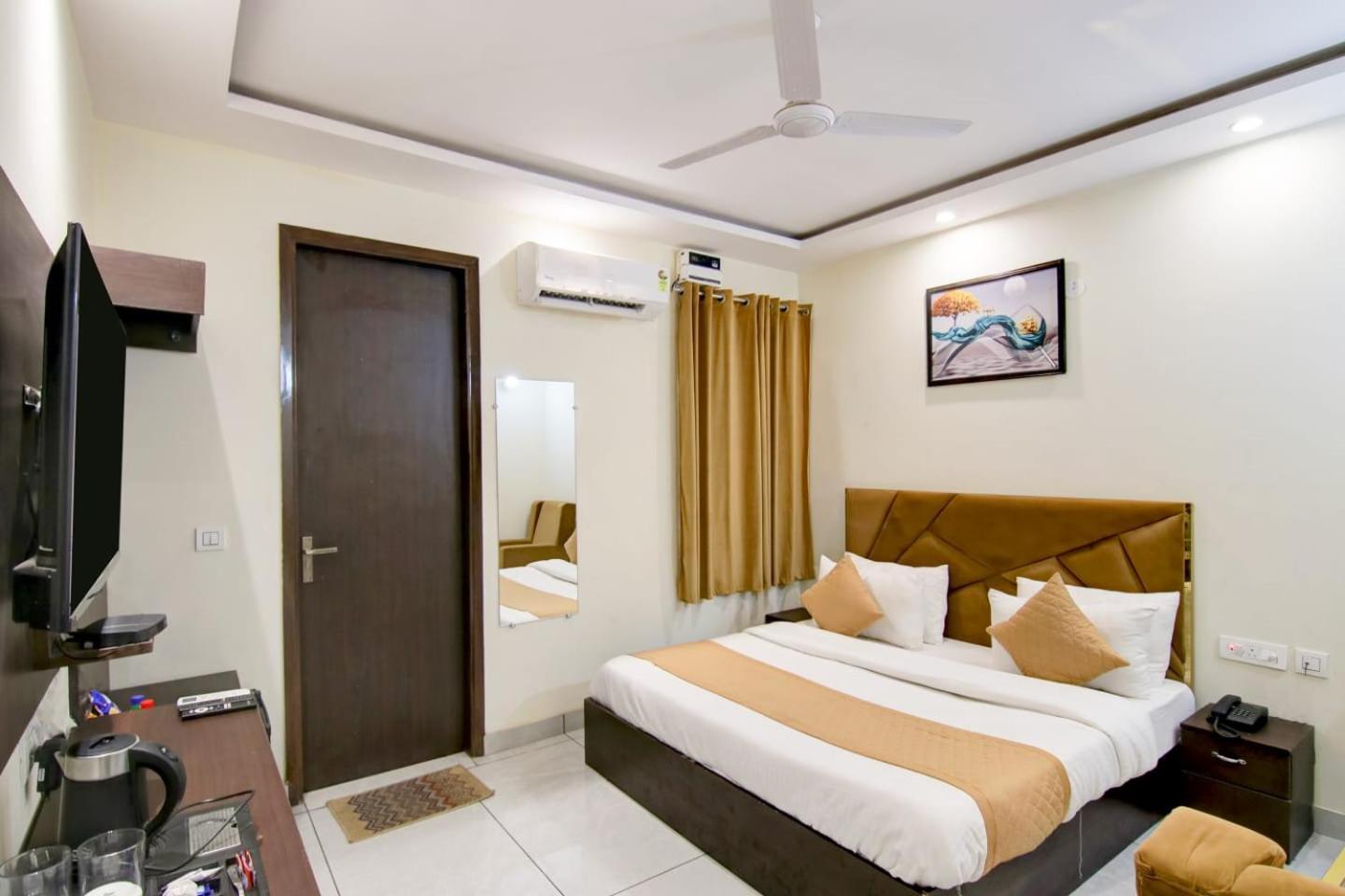 Hotel De Hocks Deluxe - New Delhi Railway Station エクステリア 写真