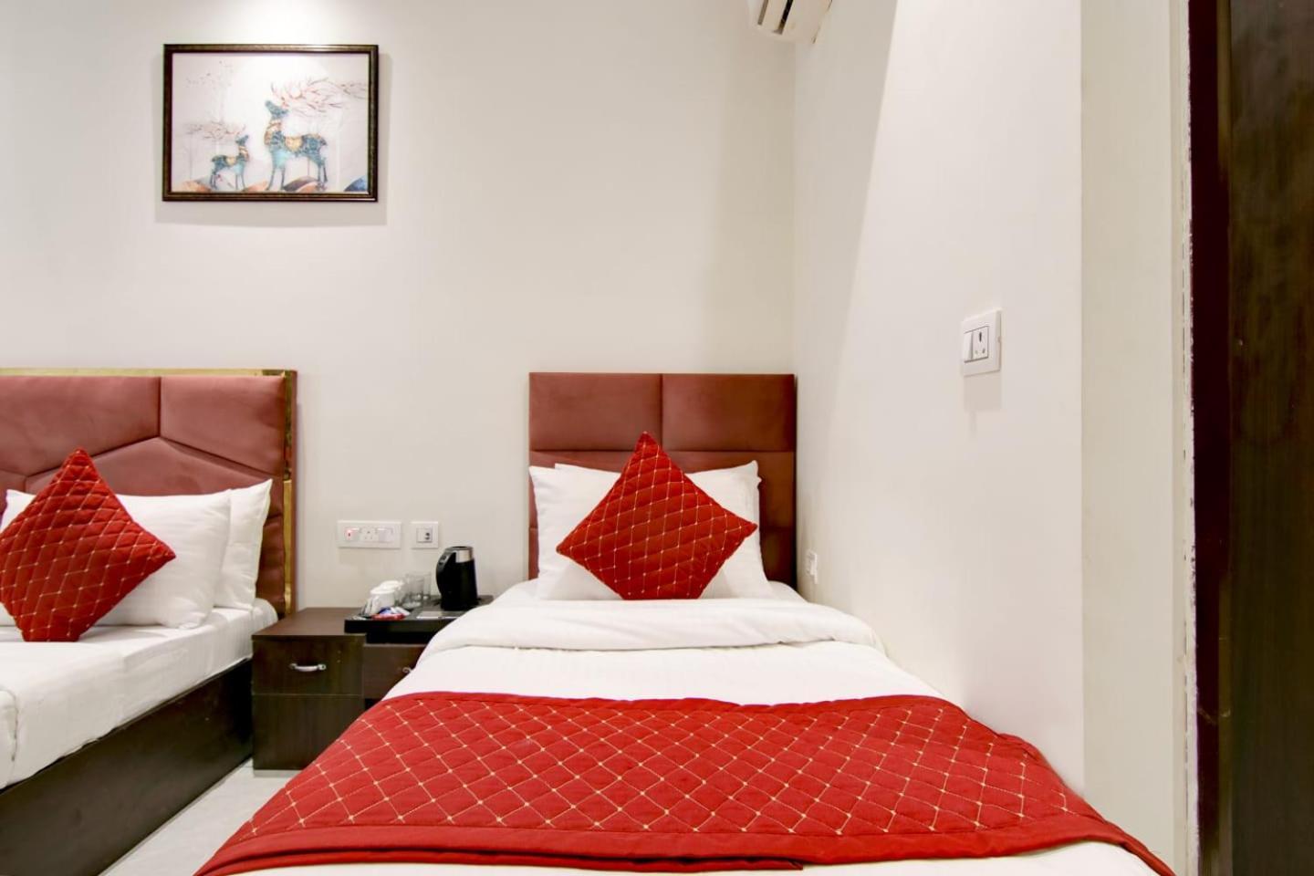 Hotel De Hocks Deluxe - New Delhi Railway Station エクステリア 写真